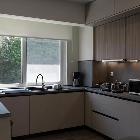 Mini City Getaway Apartment *